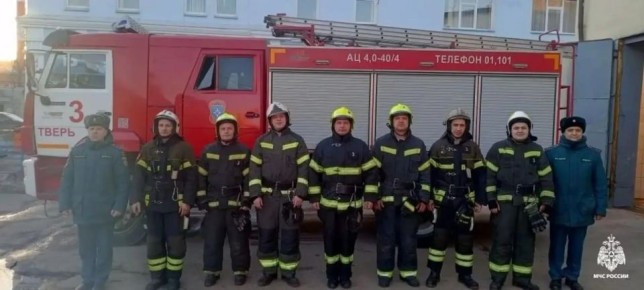 В Твери из горящей квартиры спасли мужчину