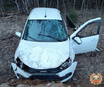В Бологовском округе автомобиль вылетел в кювет и перевернулся