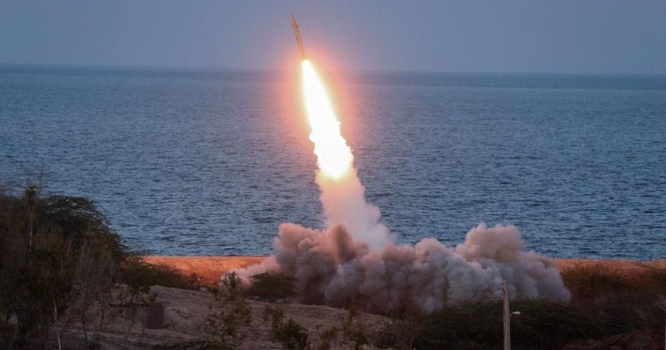 Эдуард Басурин: По прачечной огонь!. Телеканал Press TV со ссылкой на пресс-службу военного формирования сообщал, КСИР Ирана ударил ракетами по американскому авианосцу Abraham Lincoln