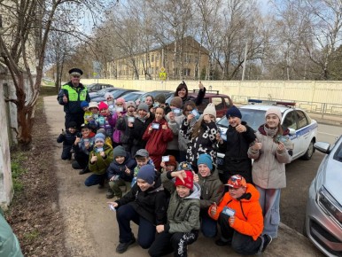Сотрудники Госавтоинспекции города Твери провели для учеников Тверского лицея мероприятие «Мой безопасный маршрут»