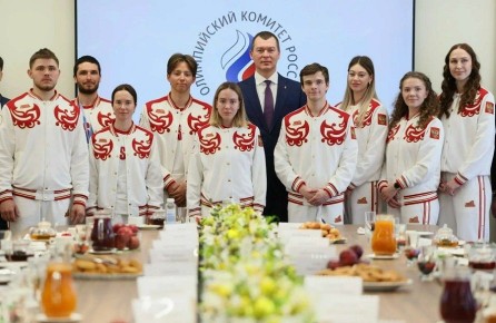 Тверской лыжнице Дарье Непряевой подарили медведя, часы и технику