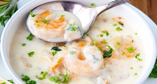 Нежный сырный суп с креветками: отличный выбор для семейного обеда