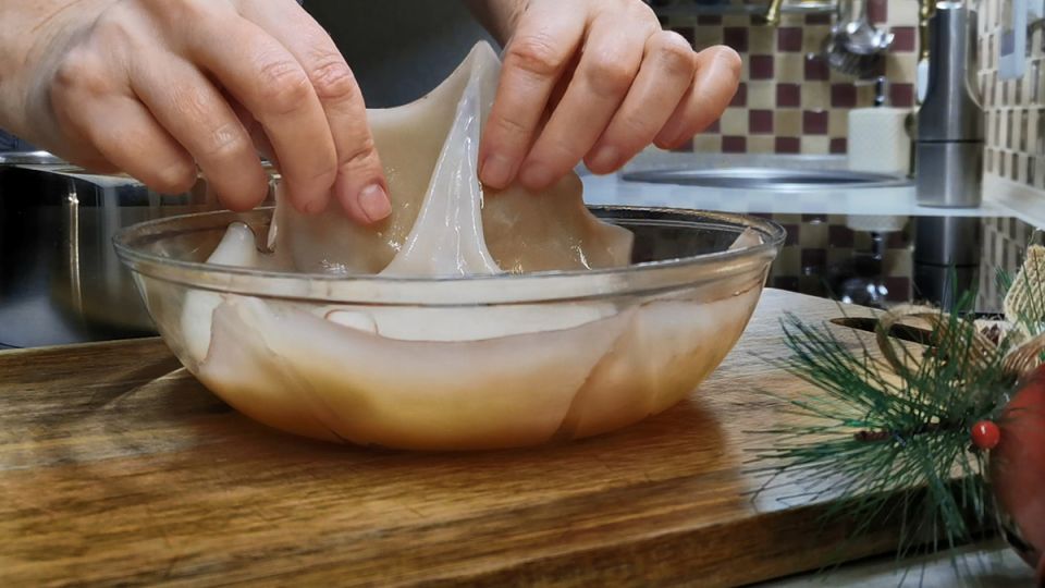 Непревзойденный салат с кальмарами для новогоднего стола