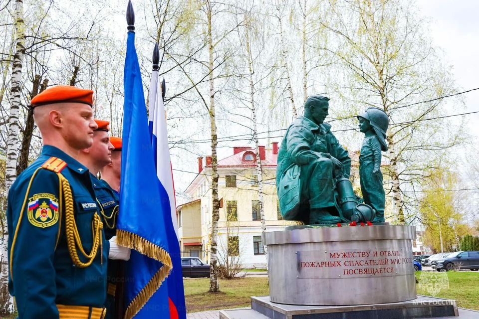 Торжественные мероприятия приуроченные ко Дню пожарной oхраны Рoссии