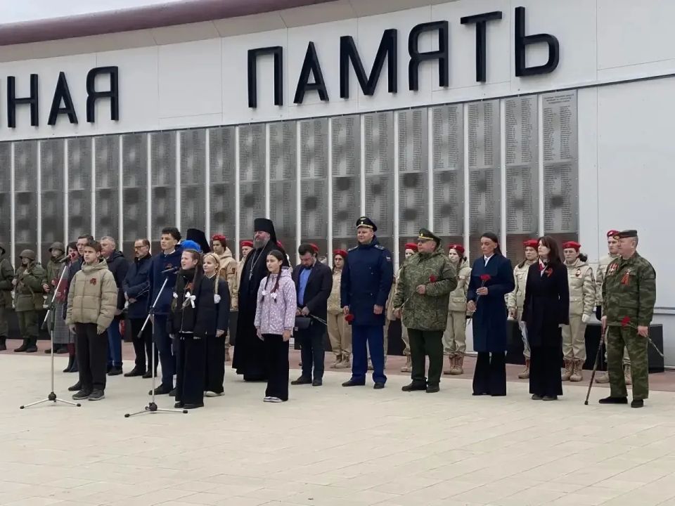 Сегодня, 30 апреля, Нелидовский межрайонный прокурор Константин Горбачев принял участие в перезахоронении останков семи красноармейцев, погибших при освобождении Нелидовской земли в годы Великой Отечественной войны