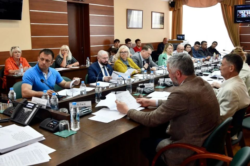 Валентина Дронова приняла участие в работе постоянного комитета ЗС ТО по госустройству и местному самоуправлению Валентина Дронова приняла участие в работе постоянного комитета ЗС ТО по госустройству и местному самоуправлению