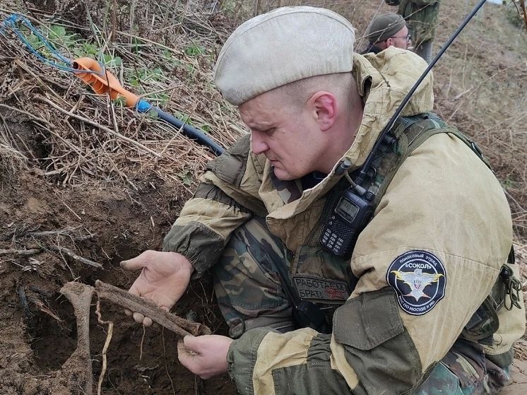 Поисковики опознали солдата из Тверской области по разбитому медальону Поисковики опознали солдата из Тверской области по разбитому медальону