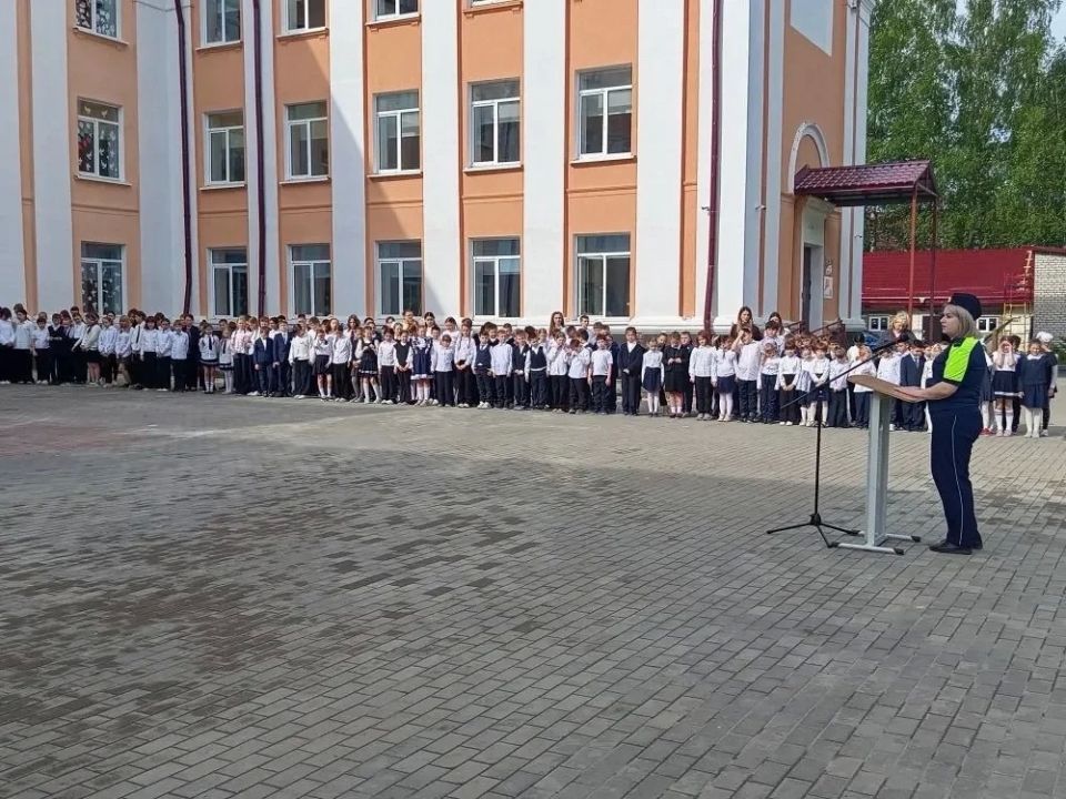 Нелидовская Госавтоинспекция провела ряд профилактических бесед по безопасности дорожного движения в сельских и городских школах Нелидовская Госавтоинспекция провела ряд профилактических бесед по безопасности дорожного движения в сельских и городских школах