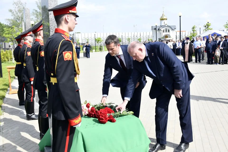 20 мая глава Тверской области Виталий Королев открыл стелы, увековечивающие подвиги выпускников Тверского суворовского училища, Героев России Василия Марзоева и Павла Ендовицкого 20 мая глава Тверской области Виталий Королев открыл стелы, увековечивающие подвиги выпускников Тверского суворовского училища, Героев России Василия Марзоева и Павла Ендовицкого