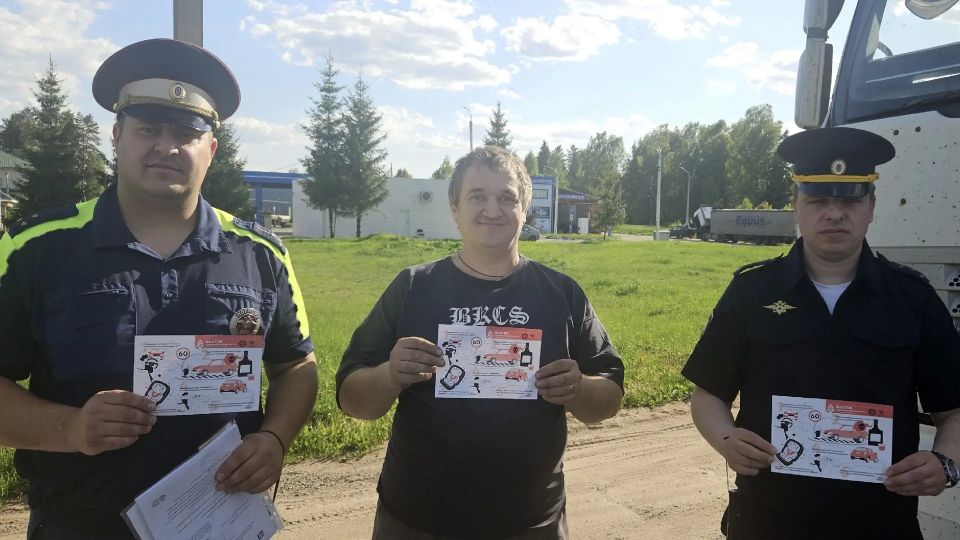 Западнодвинские автоинспекторы провели акцию «Безопасность на ФАД это – ответственность водителей» Западнодвинские автоинспекторы провели акцию «Безопасность на ФАД это – ответственность водителей»