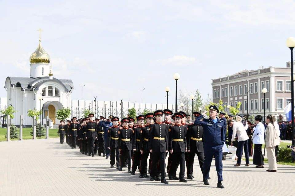 20 мая глава Тверской области Виталий Королев открыл стелы, увековечивающие подвиги выпускников Тверского суворовского училища, Героев России Василия Марзоева и Павла Ендовицкого 20 мая глава Тверской области Виталий Королев открыл стелы, увековечивающие подвиги выпускников Тверского суворовского училища, Героев России Василия Марзоева и Павла Ендовицкого