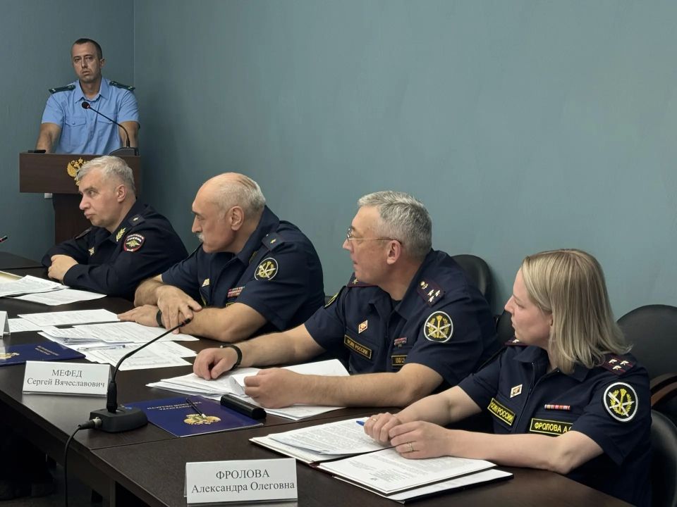 В прокуратуре Тверской области под председательством прокурора региона Дениса Назаренко состоялось межведомственное совещание руководителей правоохранительных органов, на котором рассмотрены актуальные вопросы содержания... В прокуратуре Тверской области под председательством прокурора региона Дениса Назаренко состоялось межведомственное совещание руководителей правоохранительных органов, на котором рассмотрены актуальные вопросы содержания...