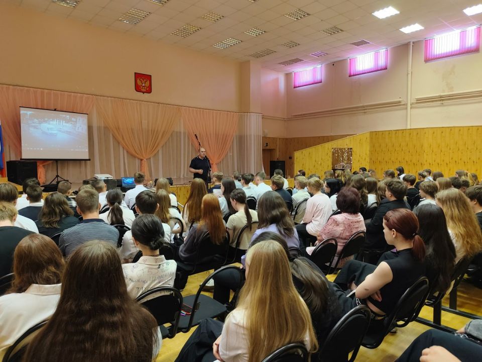 Сотрудники Госавтоинспекции города Твери провели для учащихся СОШ № 47 и Тверской епархиальной школы профилактические мероприятия «Лето без опасности» Сотрудники Госавтоинспекции города Твери провели для учащихся СОШ № 47 и Тверской епархиальной школы профилактические мероприятия «Лето без опасности»