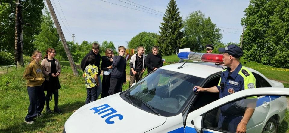 Западнодвинские автоинспекторы в преддверии летних каникул провели профилактические беседы с учащимися Западнодвинские автоинспекторы в преддверии летних каникул провели профилактические беседы с учащимися
