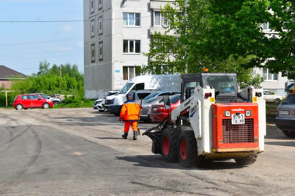 Порядка 145 дворов будут отремонтированы в этом году Порядка 145 дворов будут отремонтированы в этом году