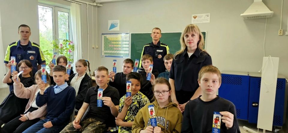 Западнодвинские автоинспекторы в преддверии летних каникул провели профилактические беседы с учащимися Западнодвинские автоинспекторы в преддверии летних каникул провели профилактические беседы с учащимися