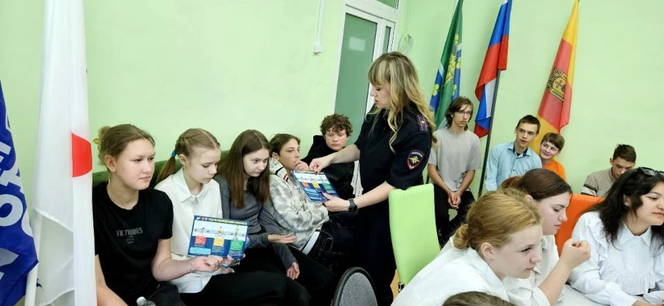 Западнодвинские автоинспекторы в преддверии летних каникул провели профилактические беседы с учащимися Западнодвинские автоинспекторы в преддверии летних каникул провели профилактические беседы с учащимися