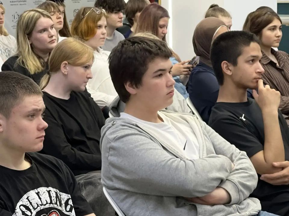 В преддверии летних каникул тверские полицейские приняли участие в региональном классном часе по безопасности В преддверии летних каникул тверские полицейские приняли участие в региональном классном часе по безопасности