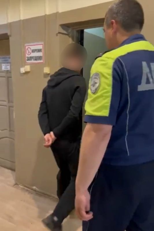 В Твери водитель автомобиля Лада Приора получил четверо суток ареста за невыполнение требований устранить тонировку в установленный срок