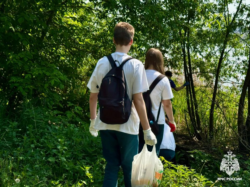 МЧС России приняло участие в акции «Чистый берег» МЧС России приняло участие в акции «Чистый берег»