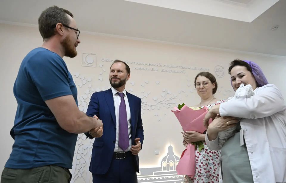 О нашем здравоохранении.. Вчера побывал в приёмном отделении областной клинической больницы, посетил перинатальный центр и центр специализированных видов медицинской помощи. Главные врачи, конечно, постарались показать мне... О нашем здравоохранении.. Вчера побывал в приёмном отделении областной клинической больницы, посетил перинатальный центр и центр специализированных видов медицинской помощи. Главные врачи, конечно, постарались показать мне...