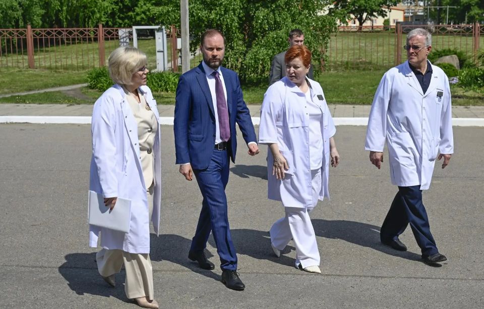 О нашем здравоохранении.. Вчера побывал в приёмном отделении областной клинической больницы, посетил перинатальный центр и центр специализированных видов медицинской помощи. Главные врачи, конечно, постарались показать мне... О нашем здравоохранении.. Вчера побывал в приёмном отделении областной клинической больницы, посетил перинатальный центр и центр специализированных видов медицинской помощи. Главные врачи, конечно, постарались показать мне...