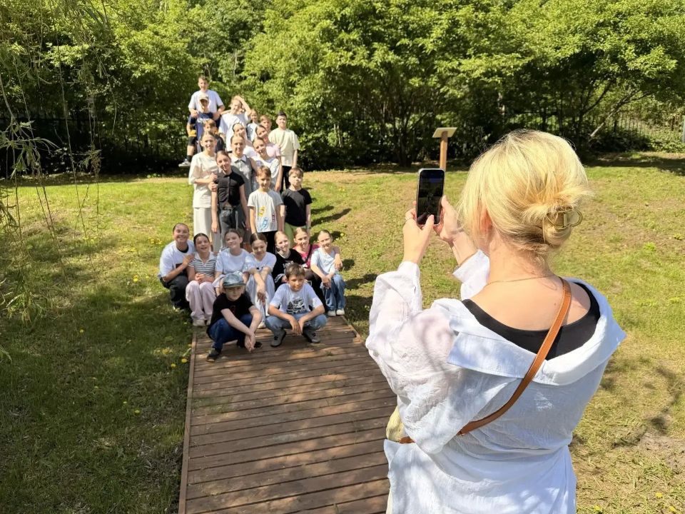 В Тверской области проходит праздник «Сиреневое Домотканово» (0+), который ежегодно объединяет на площадке знаменитой Усадьбы Домотканово художников, артистов, мастеров народных промыслов, жителей и гостей Верхневолжья В Тверской области проходит праздник «Сиреневое Домотканово» (0+), который ежегодно объединяет на площадке знаменитой Усадьбы Домотканово художников, артистов, мастеров народных промыслов, жителей и гостей Верхневолжья