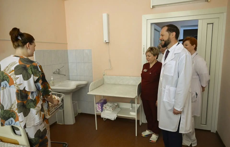 О нашем здравоохранении.. Вчера побывал в приёмном отделении областной клинической больницы, посетил перинатальный центр и центр специализированных видов медицинской помощи. Главные врачи, конечно, постарались показать мне... О нашем здравоохранении.. Вчера побывал в приёмном отделении областной клинической больницы, посетил перинатальный центр и центр специализированных видов медицинской помощи. Главные врачи, конечно, постарались показать мне...