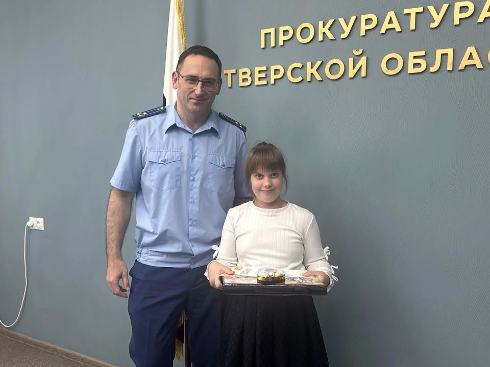 В прокуратуре Тверской области подведены итоги конкурса рисунков «Подвигам Родины вечная слава», в котором приняли участие дети работников надзорного ведомства трех возрастных групп - до 7 лет, от 8 до 12 лет и от 13 до 17... В прокуратуре Тверской области подведены итоги конкурса рисунков «Подвигам Родины вечная слава», в котором приняли участие дети работников надзорного ведомства трех возрастных групп - до 7 лет, от 8 до 12 лет и от 13 до 17...