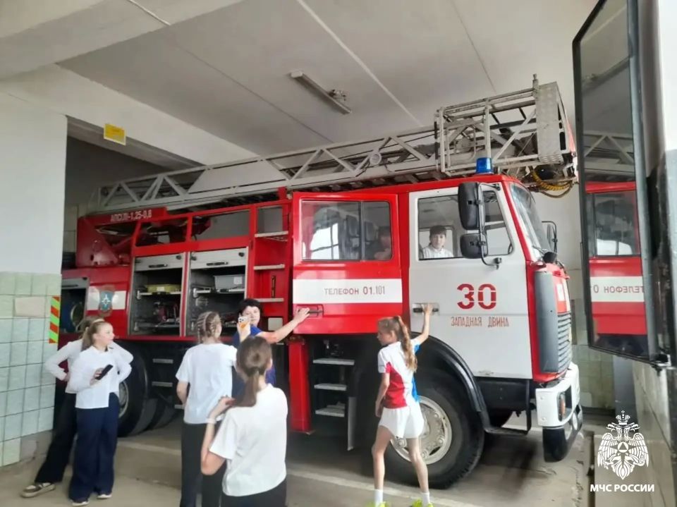 Учащиеся Западнодвинской школы побывали на экскурсии в пожарно-спасательной части № 30. Учащиеся Западнодвинской школы побывали на экскурсии в пожарно-спасательной части № 30.