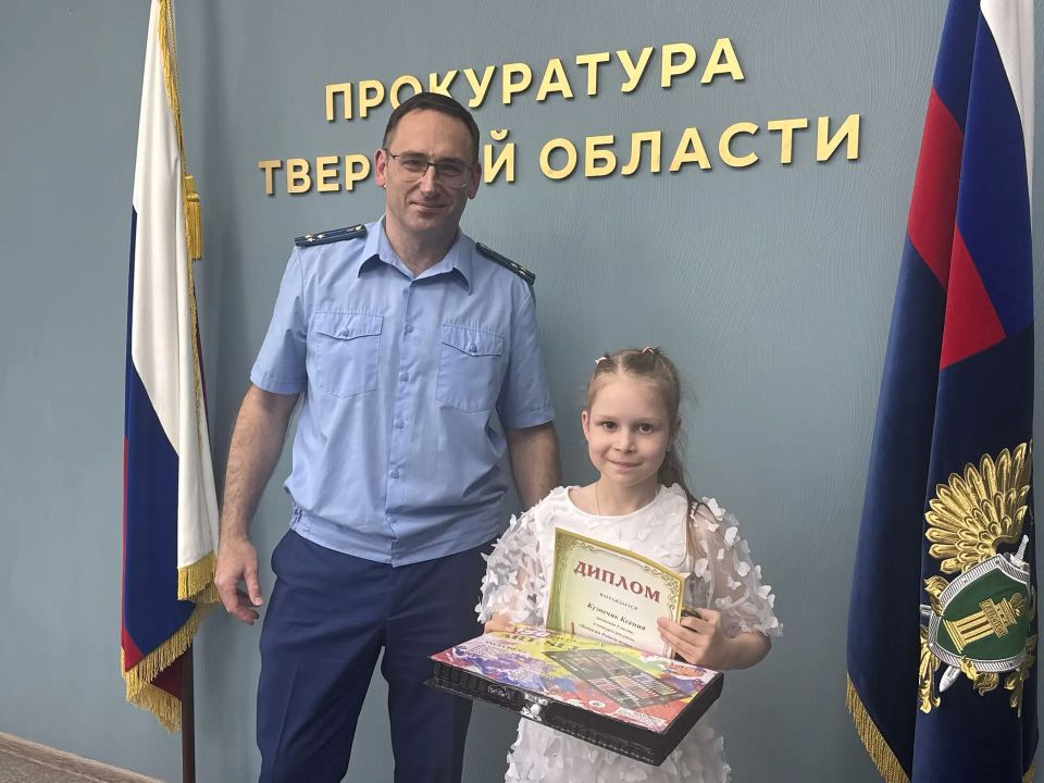 В прокуратуре Тверской области подведены итоги конкурса рисунков «Подвигам Родины вечная слава», в котором приняли участие дети работников надзорного ведомства трех возрастных групп - до 7 лет, от 8 до 12 лет и от 13 до 17... В прокуратуре Тверской области подведены итоги конкурса рисунков «Подвигам Родины вечная слава», в котором приняли участие дети работников надзорного ведомства трех возрастных групп - до 7 лет, от 8 до 12 лет и от 13 до 17...