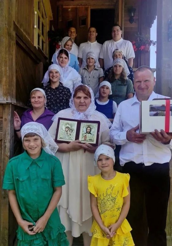 Ко Дню семьи, любви и верности в Верхневолжье определили победителей 7-го областного конкурса «Откровенно о семейном счастье» Ко Дню семьи, любви и верности в Верхневолжье определили победителей 7-го областного конкурса «Откровенно о семейном счастье»