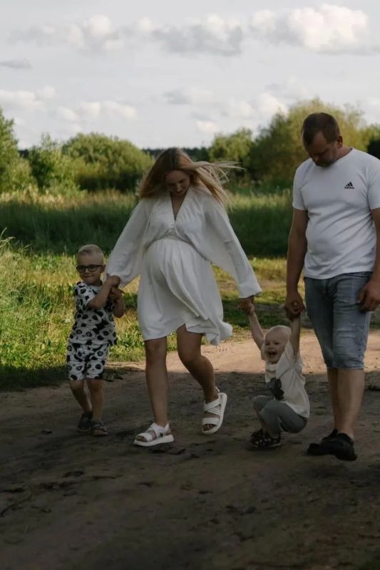 Ко Дню семьи, любви и верности в Верхневолжье определили победителей 7-го областного конкурса «Откровенно о семейном счастье» Ко Дню семьи, любви и верности в Верхневолжье определили победителей 7-го областного конкурса «Откровенно о семейном счастье»