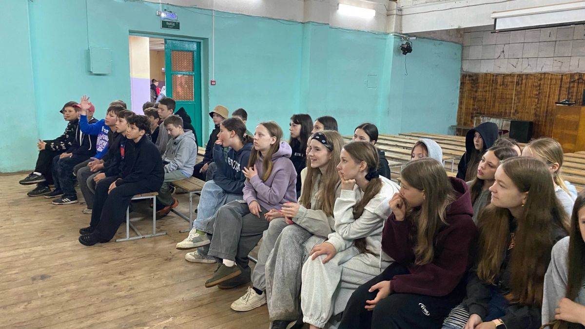 В детском загородном лагере «Радуга» сотрудники Госавтоинспекции обучили детей дорожной безопасности с помощью мобильной «Лаборатории» В детском загородном лагере «Радуга» сотрудники Госавтоинспекции обучили детей дорожной безопасности с помощью мобильной «Лаборатории»