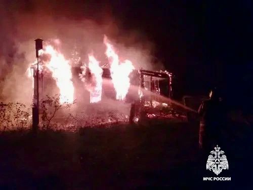 Гибель на пожаре. Сегодня в 02:05 поступило сообщение о пожаре в жилом доме в поселке Ильино Западнодвинского МО. В 02:10 на месте были подразделения пожарной охраны Гибель на пожаре. Сегодня в 02:05 поступило сообщение о пожаре в жилом доме в поселке Ильино Западнодвинского МО. В 02:10 на месте были подразделения пожарной охраны