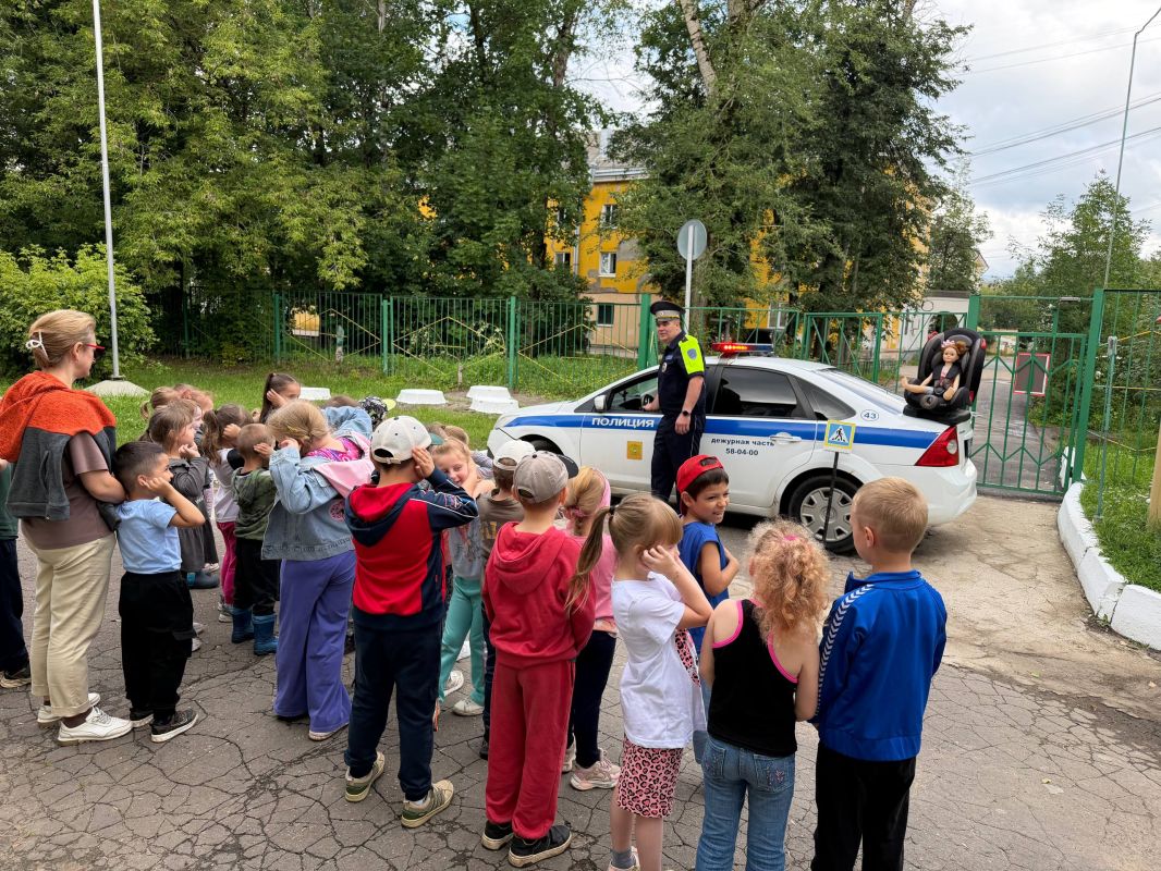 «Я соблюдаю ПДД»: урок безопасности от тверской Госавтоинспекции для самых маленьких «Я соблюдаю ПДД»: урок безопасности от тверской Госавтоинспекции для самых маленьких