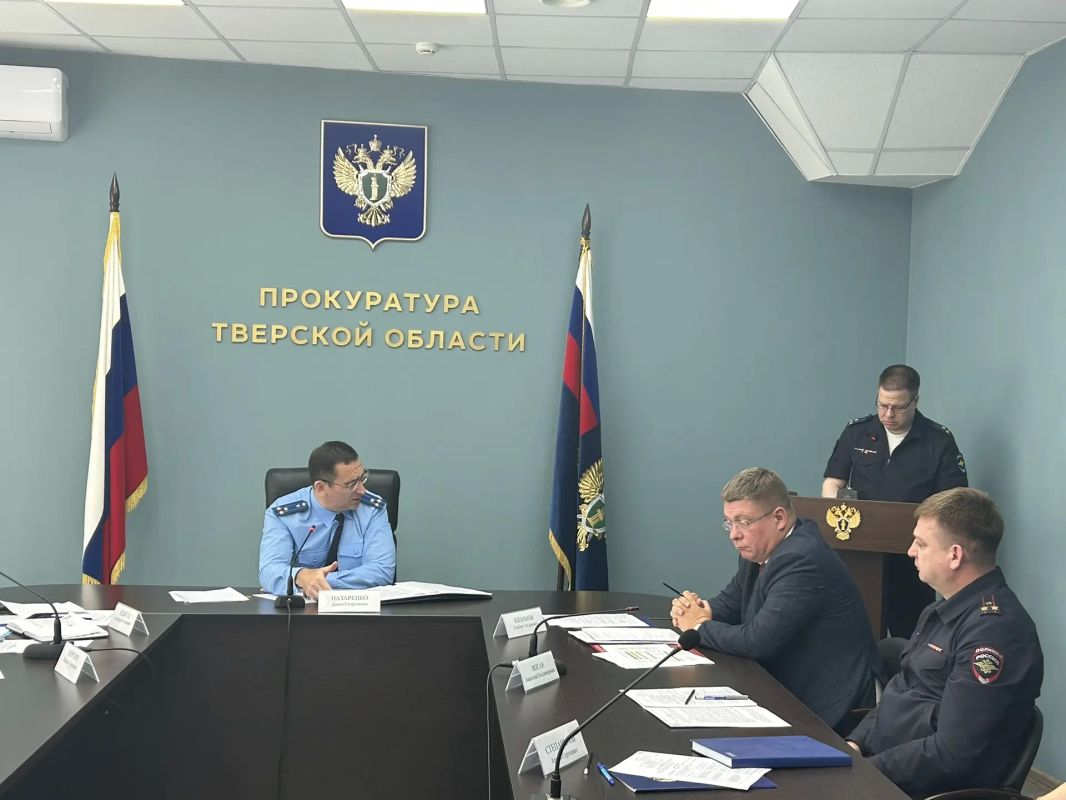 В прокуратуре Тверской области под председательством прокурора региона Дениса Назаренко состоялось межведомственное совещание руководителей правоохранительных органов, на котором рассмотрены актуальные вопросы возвращения... В прокуратуре Тверской области под председательством прокурора региона Дениса Назаренко состоялось межведомственное совещание руководителей правоохранительных органов, на котором рассмотрены актуальные вопросы возвращения...