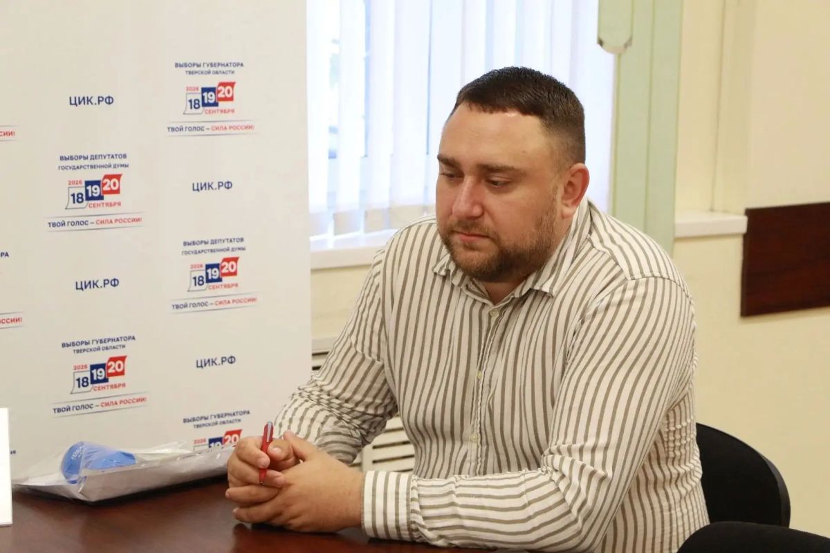 Виктор Кузнецов представил в избирательную комиссию Тверской области документы о выдвижении кандидатом в депутаты Государственной Думы России