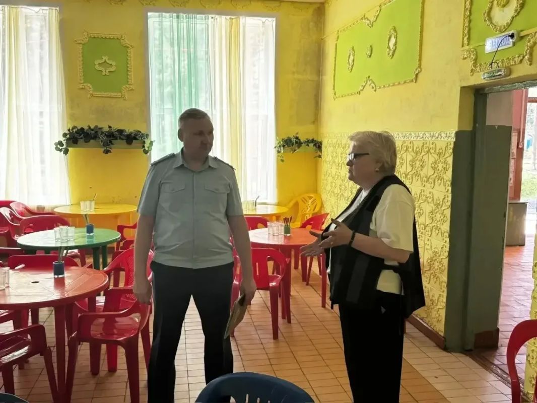 Заместитель прокурора области Александр Бодягин посетил детский лагерь «Романтик» Заместитель прокурора области Александр Бодягин посетил детский лагерь «Романтик»