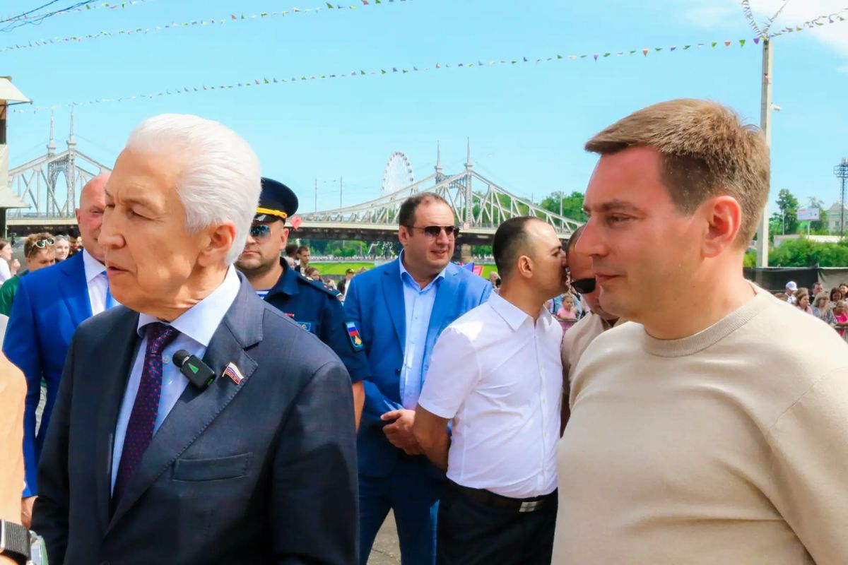 В День города на набережной Афанасия Никитина проходит большая праздничная программа, включающая традиционный фестиваль современной культуры и спорта «Тверь – молодежная столица», а также состязания по различным видам спорта В День города на набережной Афанасия Никитина проходит большая праздничная программа, включающая традиционный фестиваль современной культуры и спорта «Тверь – молодежная столица», а также состязания по различным видам спорта