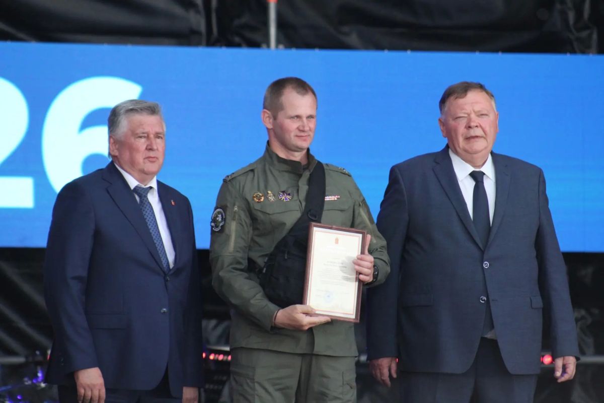 Сегодня в День города на Театральной площади 12 жителей Твери получили почетные награды Сегодня в День города на Театральной площади 12 жителей Твери получили почетные награды