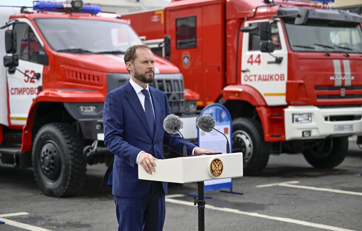 Виталий Королев: Вместе с главой МЧС России Александром Куренковым сегодня передали нашим тверским спасателям, пожарным и инспекторам ГИМС 19 единиц новой спецтехники Виталий Королев: Вместе с главой МЧС России Александром Куренковым сегодня передали нашим тверским спасателям, пожарным и инспекторам ГИМС 19 единиц новой спецтехники