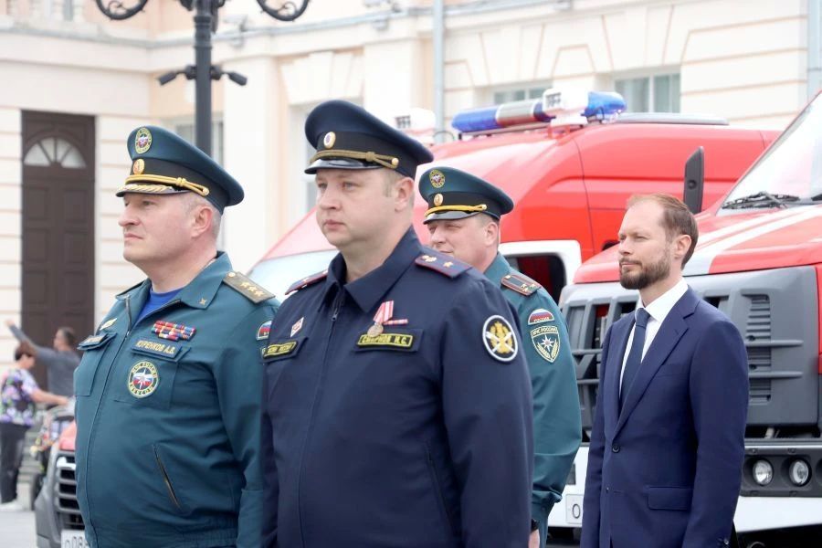 Министр МЧС наградил сотрудника тверского УФСИН за спасение детей на пожаре Министр МЧС наградил сотрудника тверского УФСИН за спасение детей на пожаре