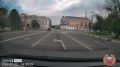 Опубликовано видео момента аварии в Твери, где водитель проехал на «красный»