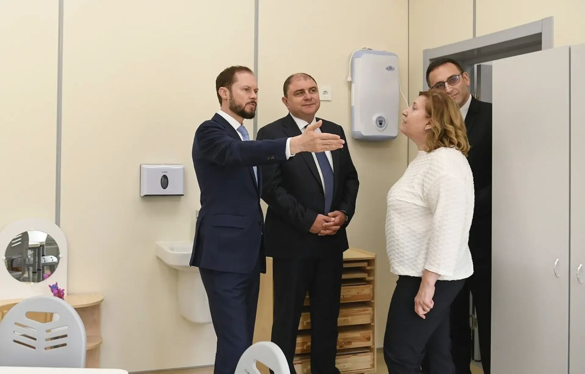 Глава Тверской области Виталий Королев открыл новое здание Калязинского детского дома Глава Тверской области Виталий Королев открыл новое здание Калязинского детского дома