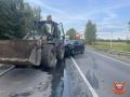 Появились фото ДТП в Тверской области, где машины протаранили трактор, знак и дерево