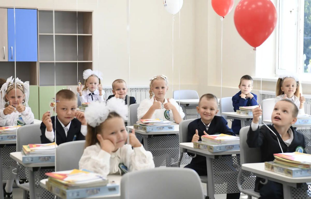 1 сентября в селе Дмитрова Гора Конаковского округа 231 ученика встретила новая средняя общеобразовательная школа – первая в регионе агрошкола, ориентированная на подготовку с самого раннего возраста будущих специалистов для... 1 сентября в селе Дмитрова Гора Конаковского округа 231 ученика встретила новая средняя общеобразовательная школа – первая в регионе агрошкола, ориентированная на подготовку с самого раннего возраста будущих специалистов для...