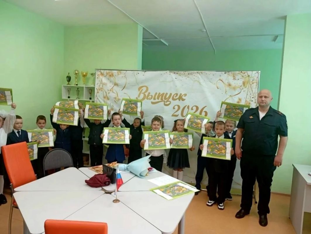 Западнодвинские автоинспекторы поздравили первоклассников с Днем знаний Западнодвинские автоинспекторы поздравили первоклассников с Днем знаний