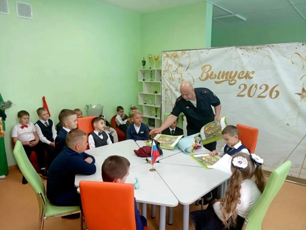 Западнодвинские автоинспекторы поздравили первоклассников с Днем знаний Западнодвинские автоинспекторы поздравили первоклассников с Днем знаний