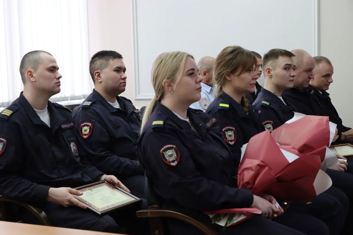 Начальник УМВД России по Тверской области поздравил сотрудников патрульно-постовой службы с профессиональным праздником Начальник УМВД России по Тверской области поздравил сотрудников патрульно-постовой службы с профессиональным праздником